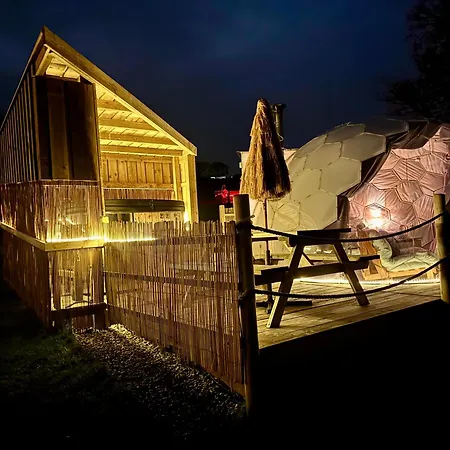 Lyxtält Deerstone Glamping-weets Hill Dome With Hot Tub Earby