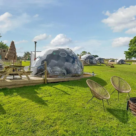 Luxury tent Deerstone Glamping-weets Hill Dome With Hot Tub