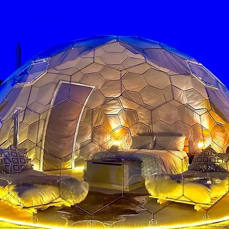 Deerstone Glamping-weets Hill Dome With Hot Tub Lyxtält *