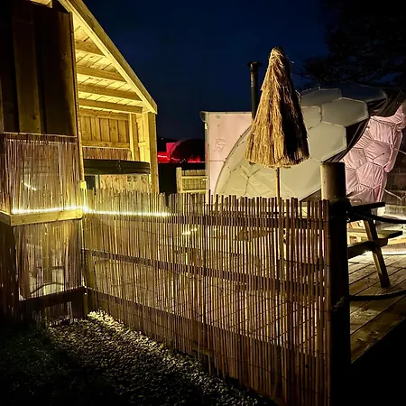 Deerstone Glamping-weets Hill Dome With Hot Tub Lyxtält *