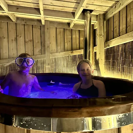 Deerstone Glamping-weets Hill Dome With Hot Tub Lyxtält