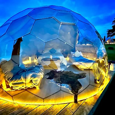 Deerstone Glamping-weets Hill Dome With Hot Tub *