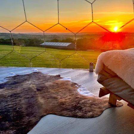 Deerstone Glamping-weets Hill Dome With Hot Tub *