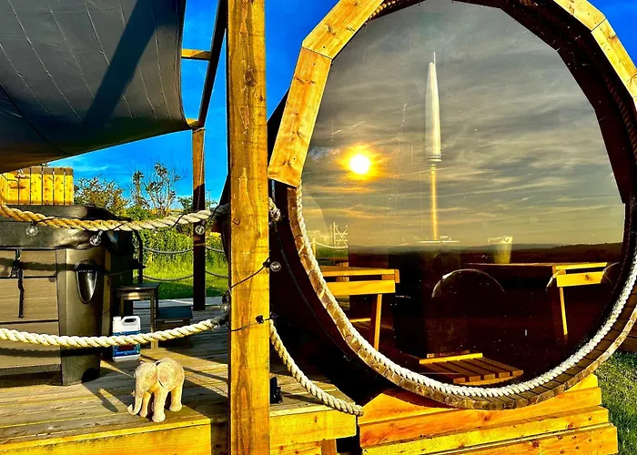 Deerstone Glamping-weets Hill Dome With Hot Tub 豪华帐篷 *