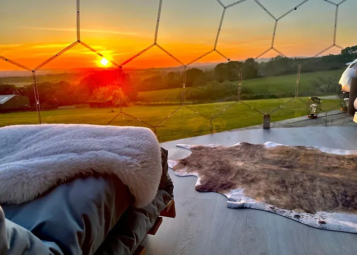 Deerstone Glamping-weets Hill Dome With Hot Tub * Earby