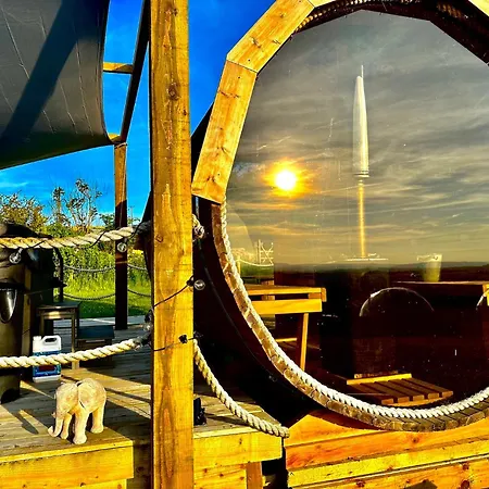 Deerstone Glamping-weets Hill Dome With Hot Tub Lüks kamp alanı *